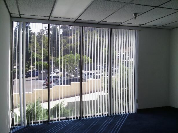 RECEPTION, 2 LARGE OFFICES. CORNER SUITE. LONG OR SHORT TERM.